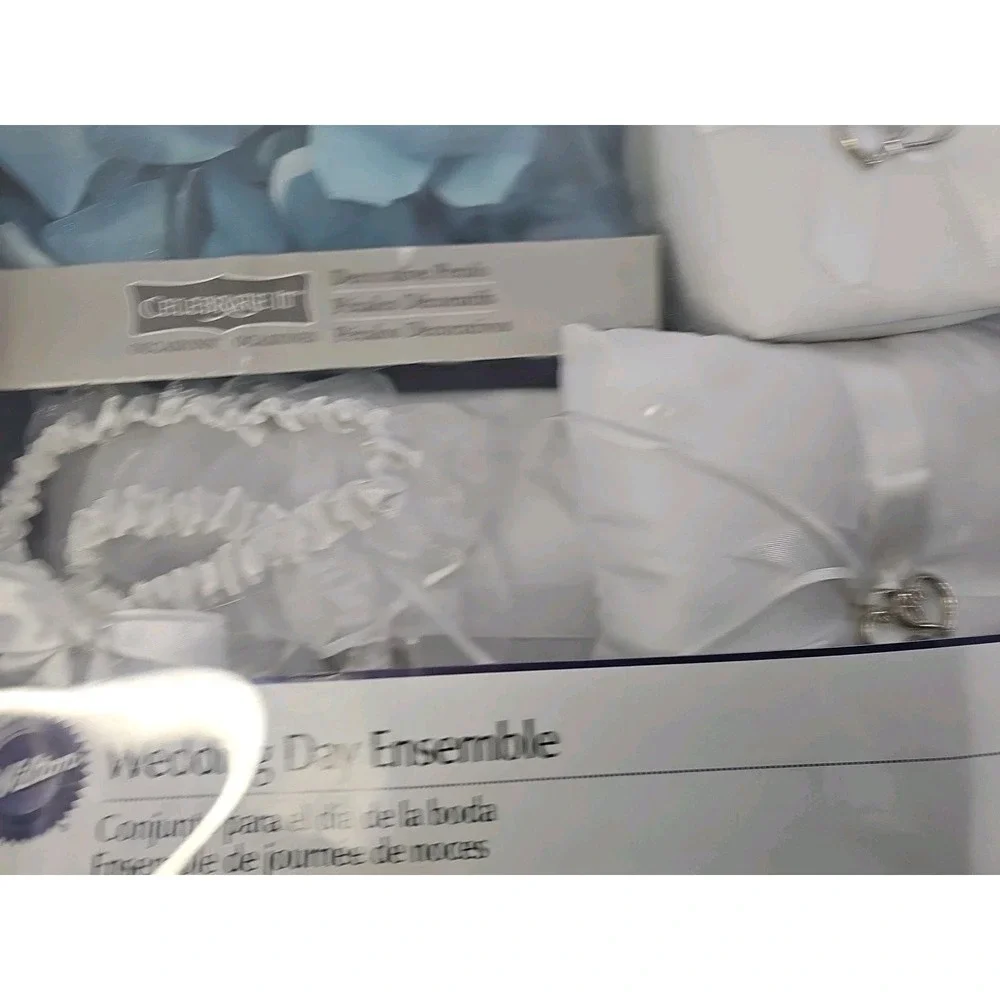 Wilton Wedding Knife/Cake, Ring Pillow, Flower Bsk,2 Garters,Guest Bk/Pen,Patels